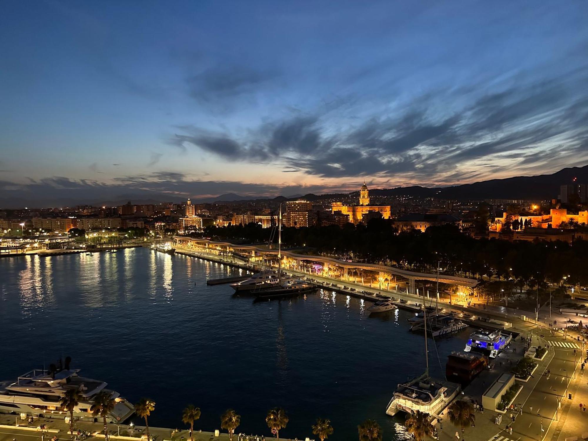 Luxury Beach/Port Apartment มาลากา ภายนอก รูปภาพ